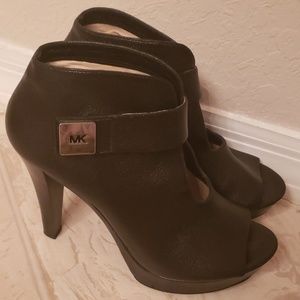 Michael Kors pumps